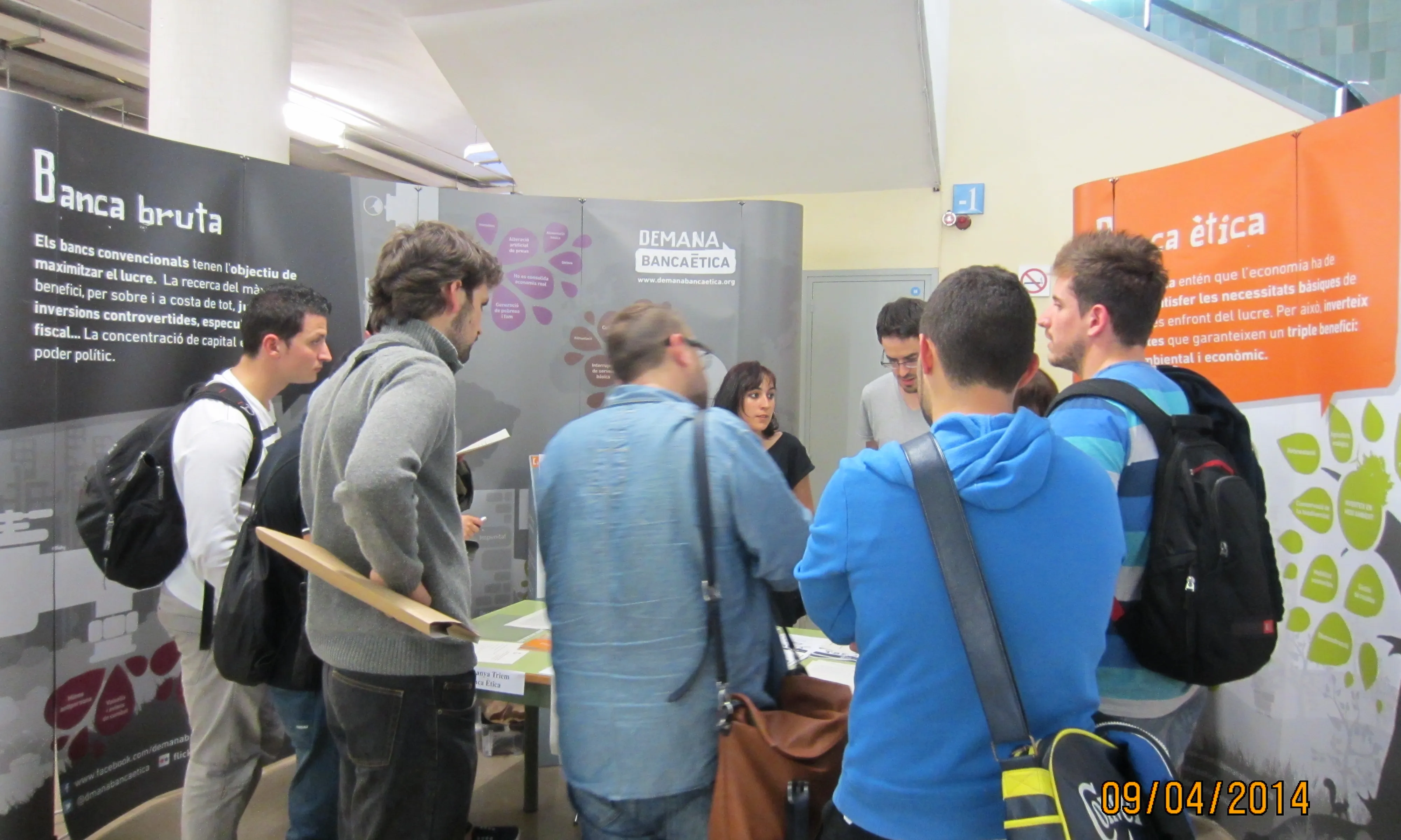 Estand explicatiu de la Banca Ètica (Font: FAS)
