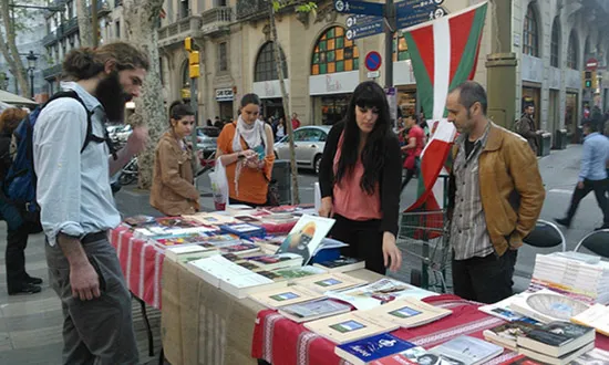 Parada de l'Euskal Etxea a la Rambla de Barcelona: Font: Euskal Etxea