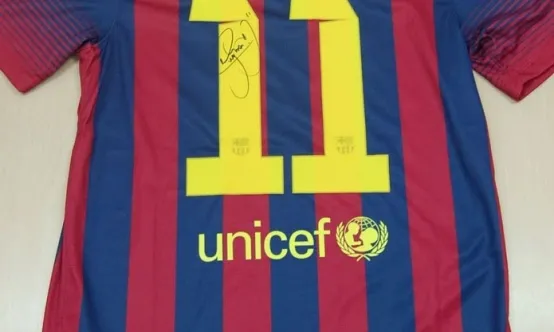 La Fundació Comtal rifa una samarreta del Barça signada per Neymar