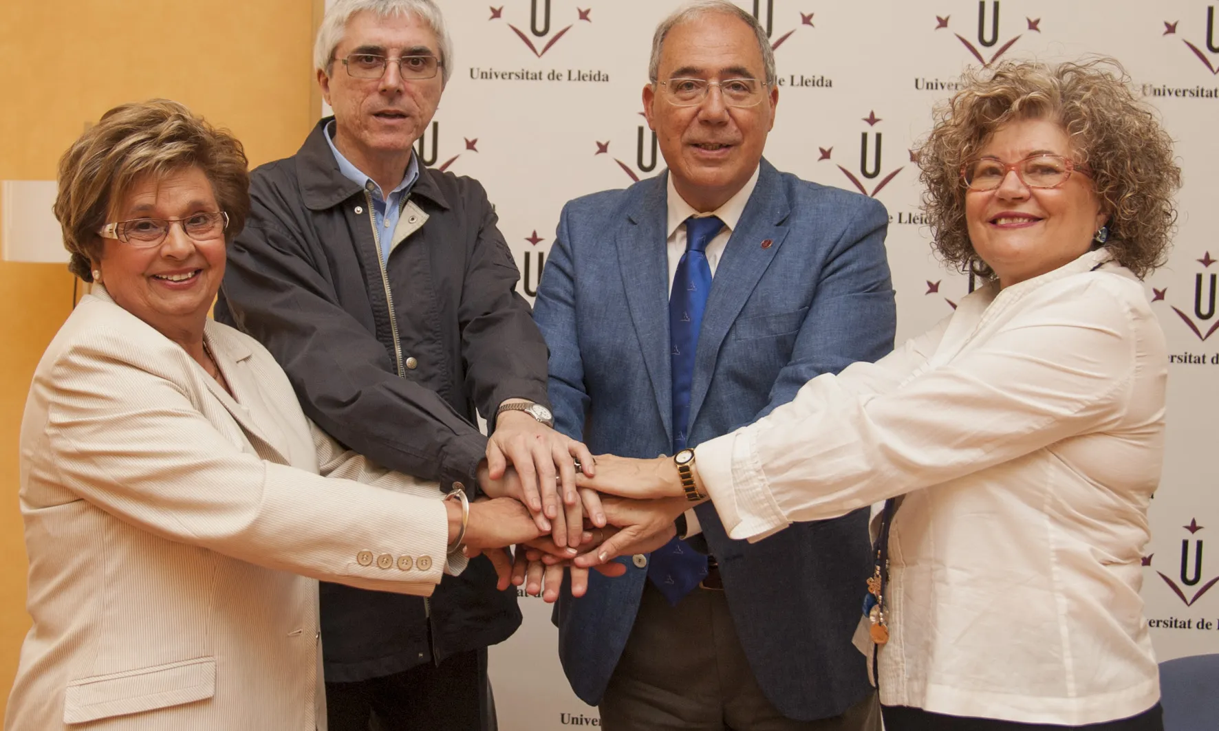 D'esquerra a dreta: Deltell, Sanmartín, el rector, i Assumpta Costafreda 