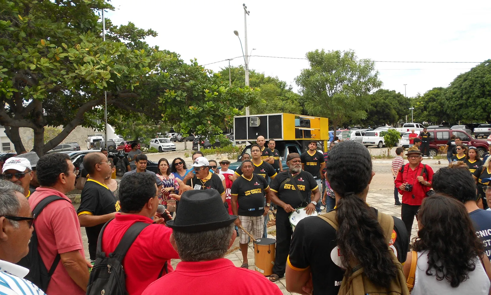 Professors i funcionaris universitaris de Natal fan vaga des del març.