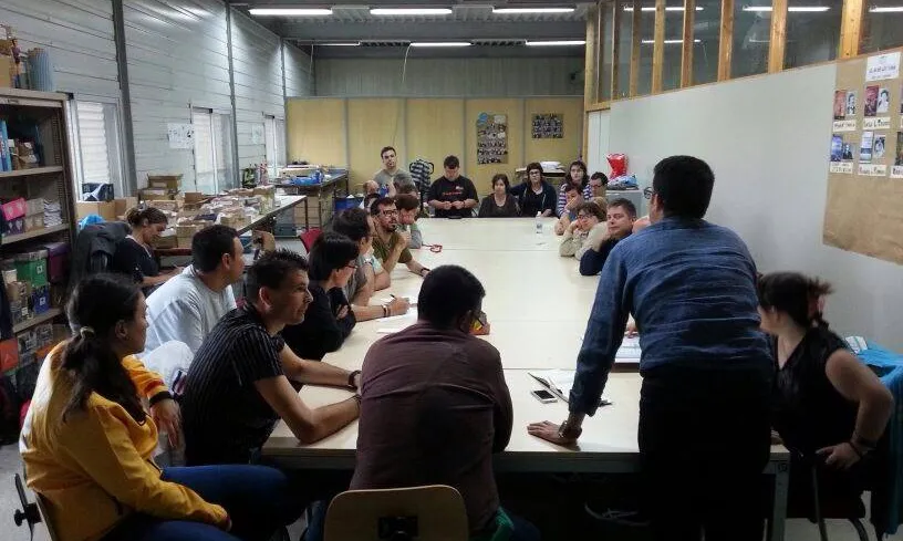 L'equip del projecte TEBVist preparant el proper programa. Font: TEB