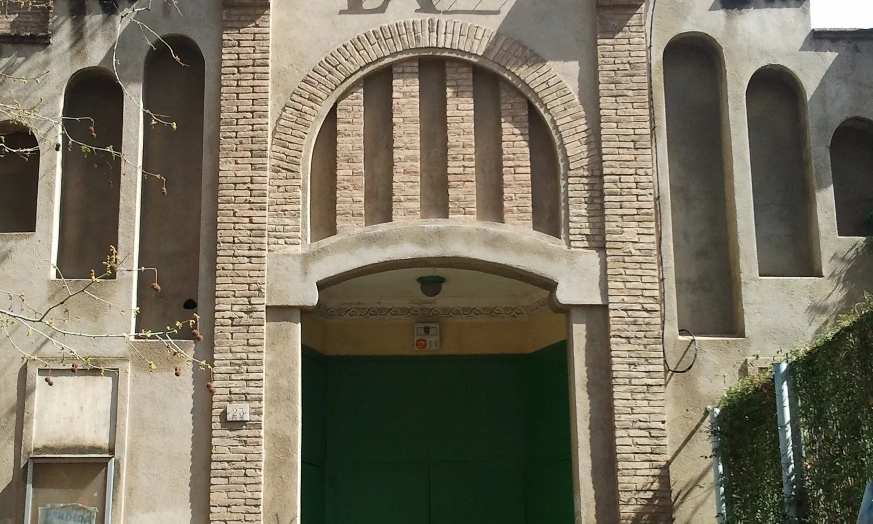 Façana del Teatre de l'Artesà presa el 22 de març del 2012. Wikiprat