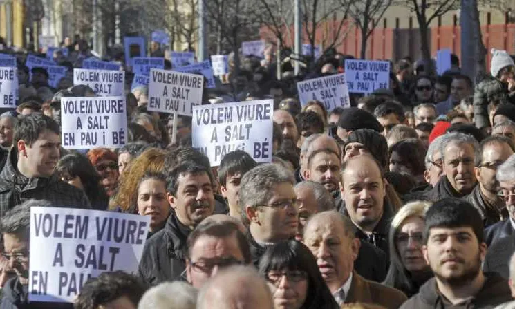 Manifestació a favor de la convivència a Salt, any 2011