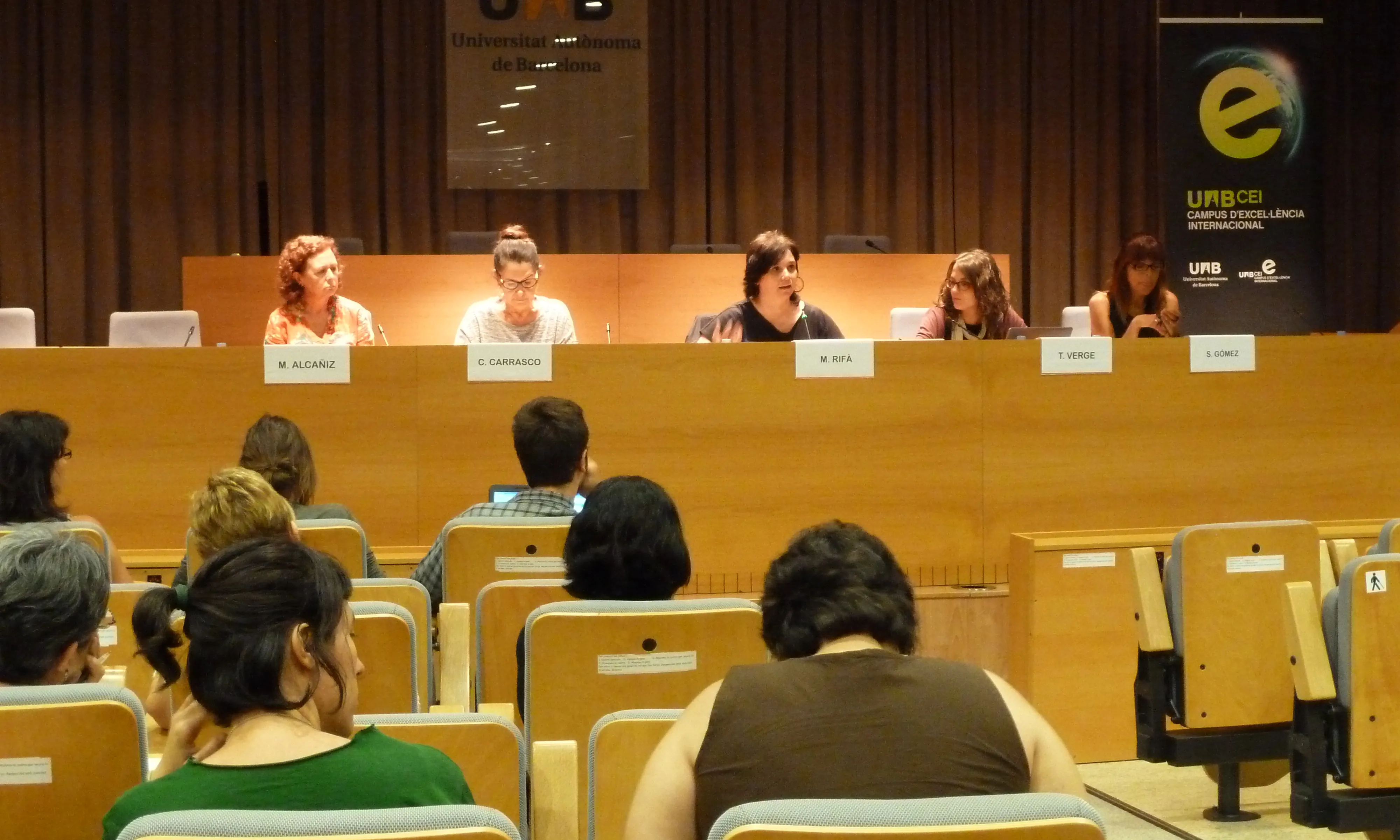 Sala d'actes del rectorat on va tenir lloc la taula rodona