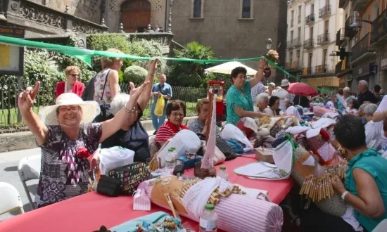 Puntaires alçant la punta de 960 metres de llargada
