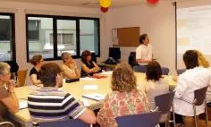Persones fent formació. Font: diari de girona