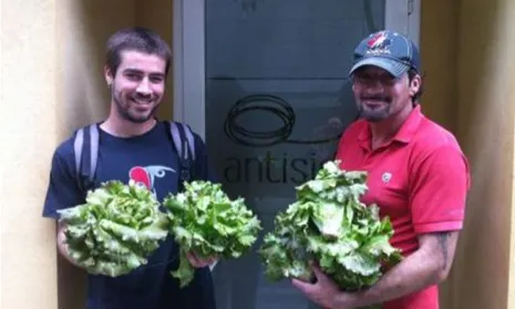 Gràcies a l'hort solidari ja s'ha donat feina a 8 usuaris de l'Associació
