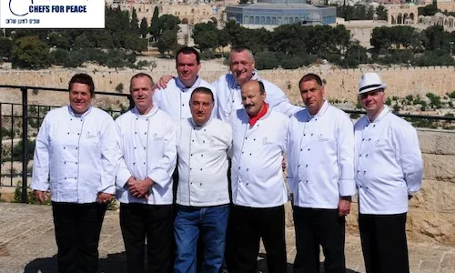 Imatge d'alguns dels xefs fundadors a Jerusalem. Font: Chefs for Peace.