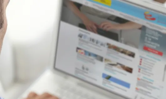 Imatge d'un jove treballant. Font: Ministeri d'Ocupació i Seguretat Social