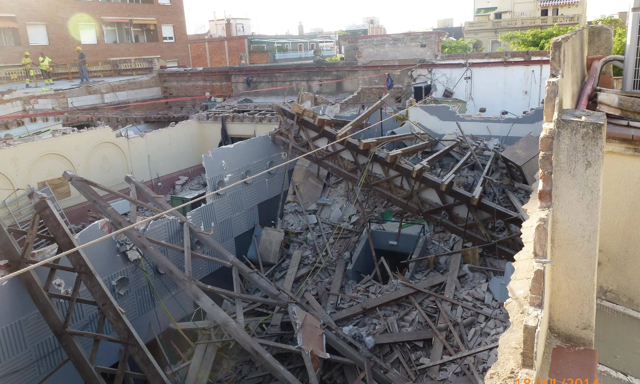 Imatge àeria de l'edifici dels Lluïsos de Gràcia en obres.