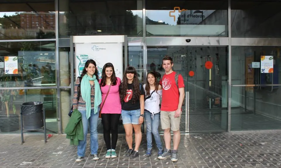 Grup de voluntariat a la Vall d'Hebron (Font: Clàudia Bañón)