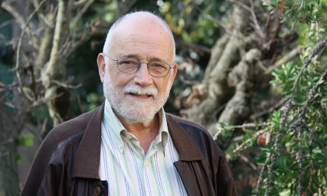 Als 69 anys, l'Arcadi Oliveres segueix implicant-se en múltiples causes. Foto: Mar Serra
