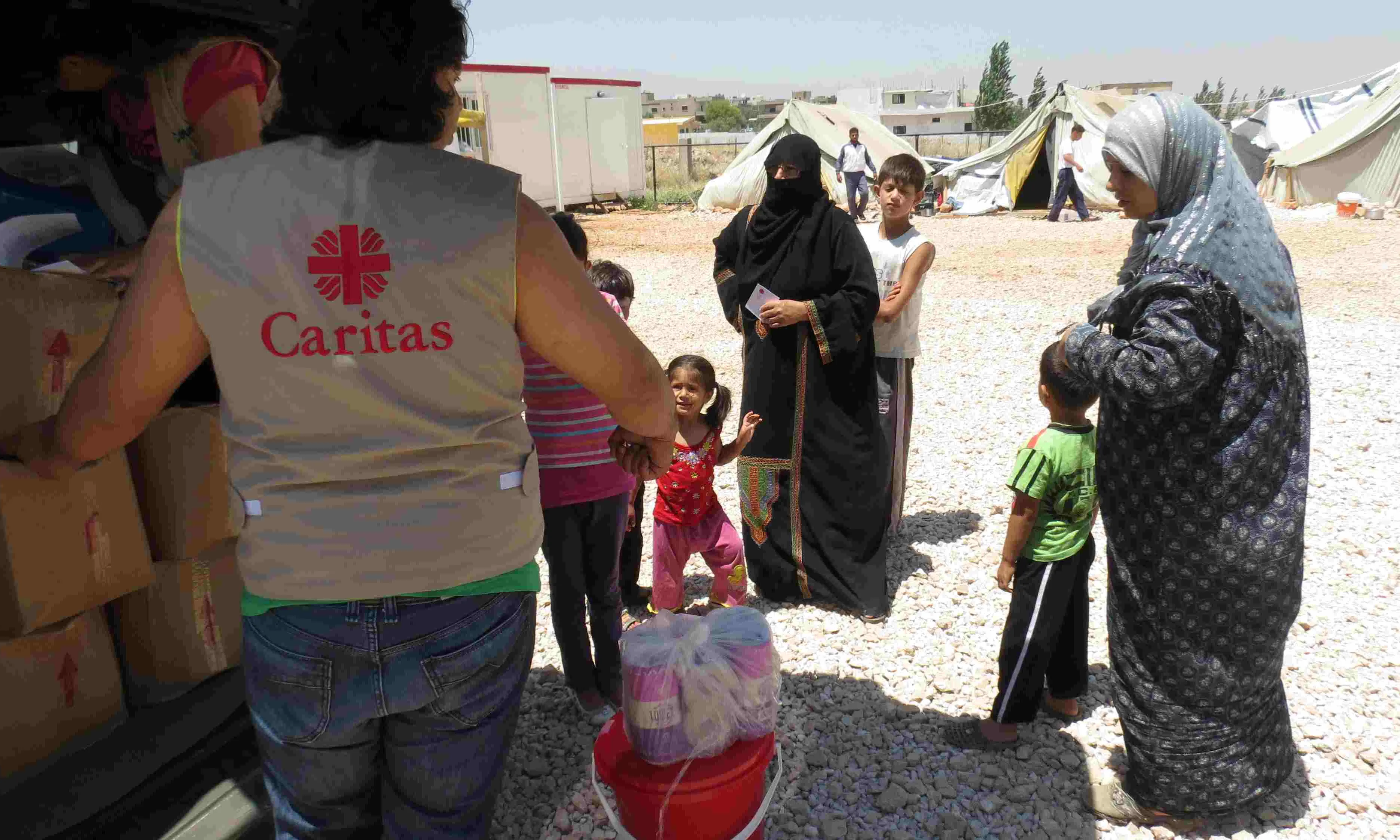 Treballador de Caritas Liban en un camp de refugiats sirians