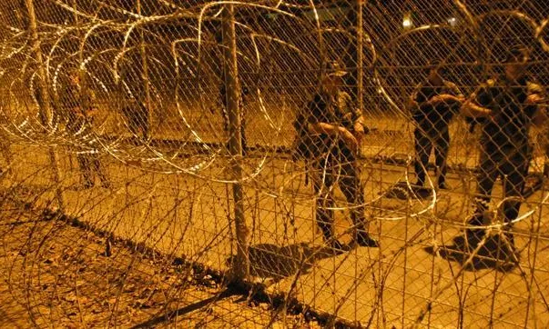 Militars a la valla de Ceuta. Font: vigoalminuto