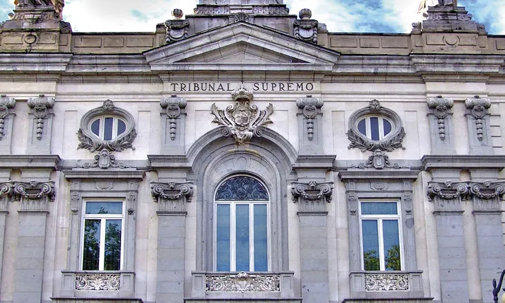 Façana del Tribunal Suprem. Font: Wikimedia