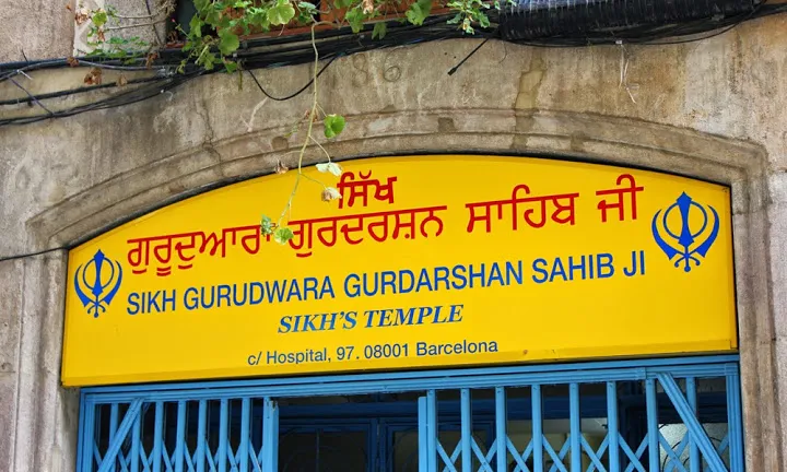 Entrada al temple sikh de Barcelona. Font: Casa Àsia/ Cultruta.