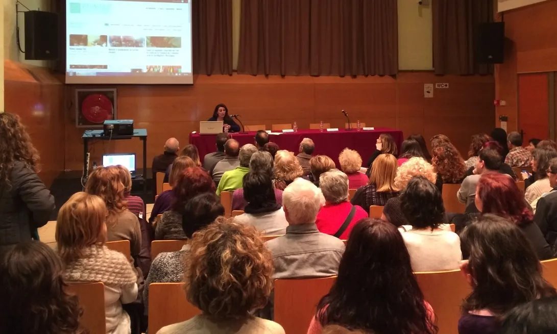 Alba Pedrós, de la Fundació Marianao, a la presentació de la Xarxa de Voluntariat de Sant Boi
