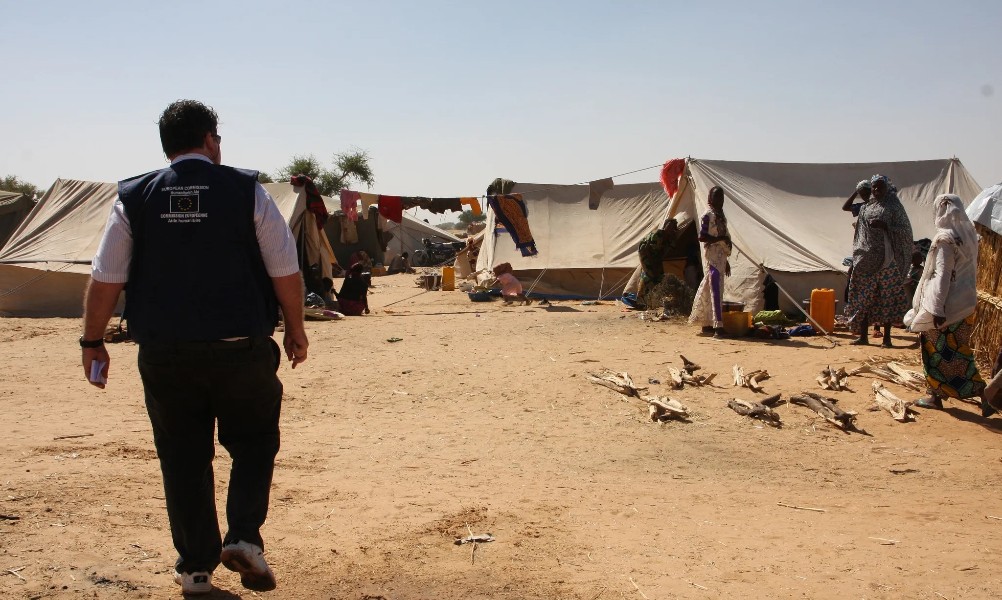 Personal de l'ACNUR, al camp de persones refugiades de Diffa (Font: ACNUR, flickr.com)