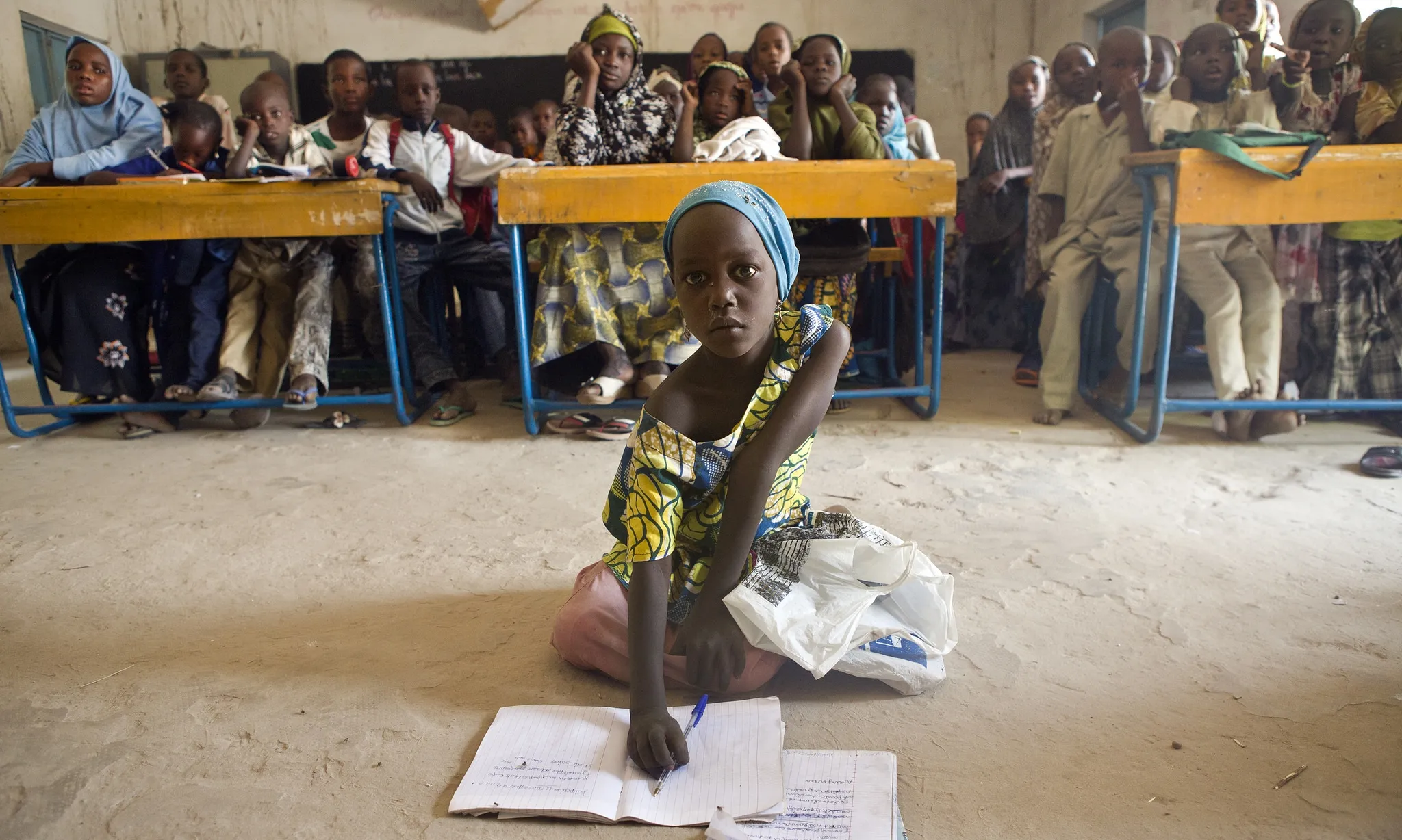 La Sala, de sis anys, a una classe d'un camp de persones refugiades a Bosso