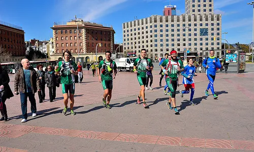 Un grup de persones caminant a l'edició de l'any passat