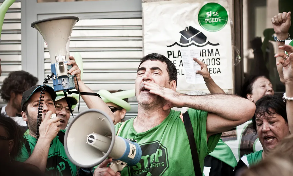Manifestació al barri del Raval de Barcelona en contra d'un desnonament (Font: flickr.com)