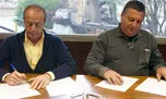 Signatura de l'acord de custòdia entre Lafarge i Acer (imatge:acer-associacio.org)