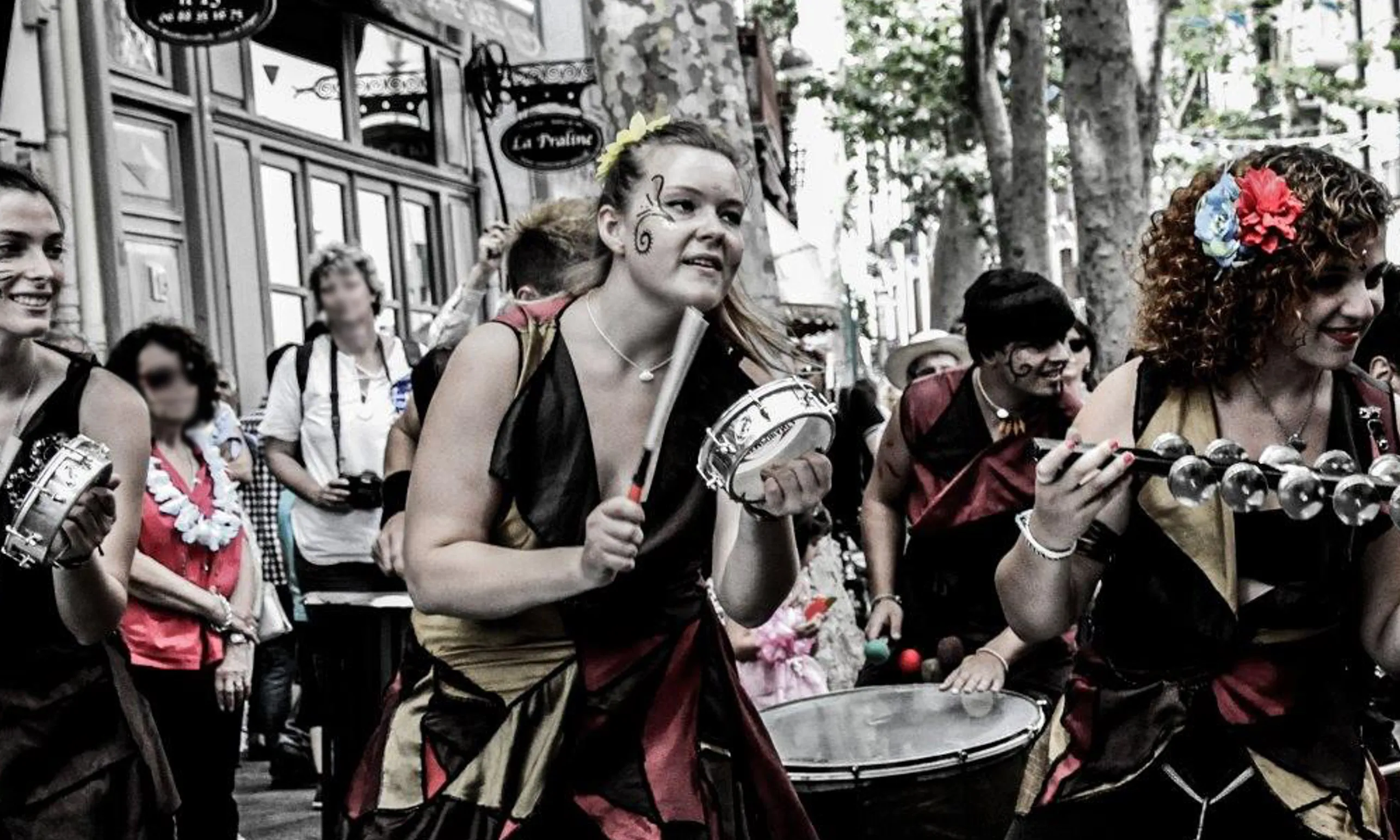 Batucada amb l'associació Xirois. Font: Facebook de Xirois