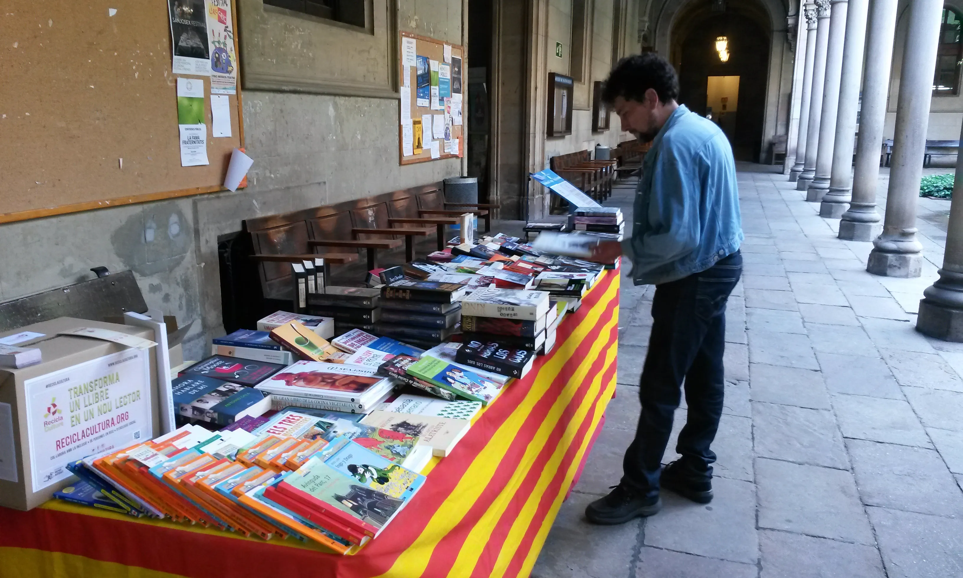 Punt Recicla Cultura a la Universitat de Barcelona (2014)