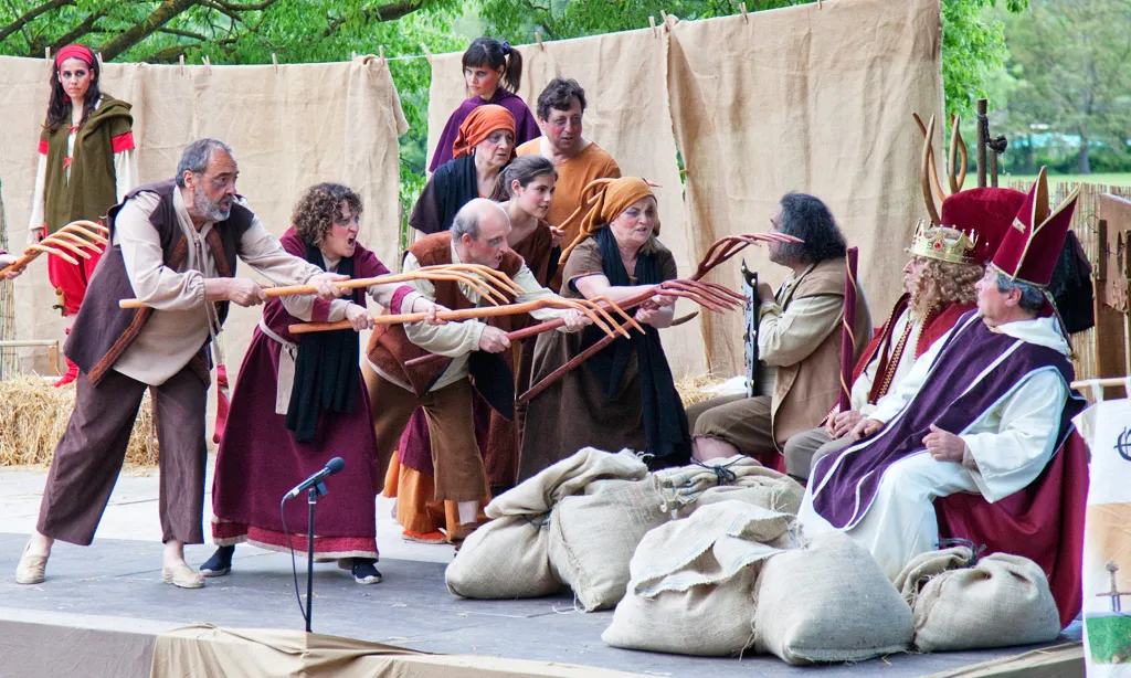 Representació teatral remença (Font: Mancomunitat de la Vall de Llémena)