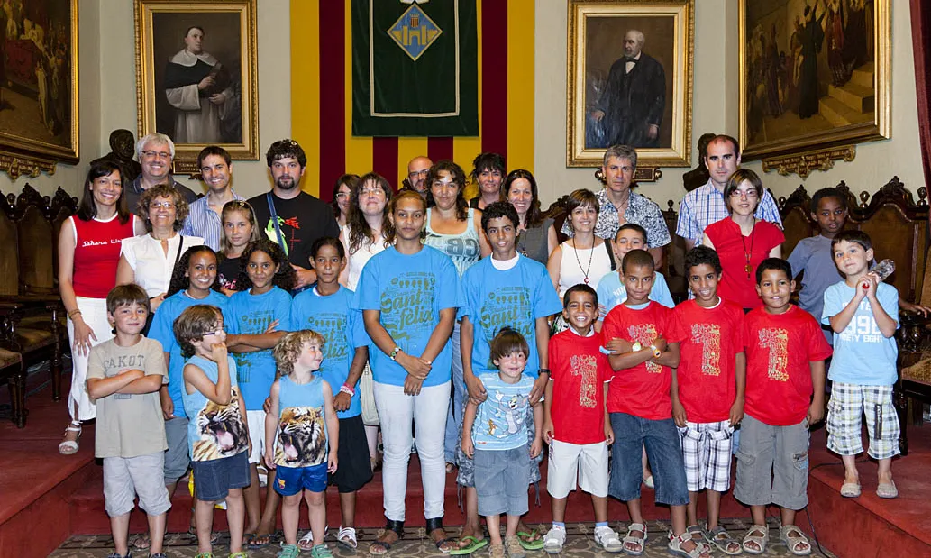 Recepció a l'Ajuntament de Vilafranca dels infants sahrauís acollits a la comarca. Font: ACAPS Wilaia
