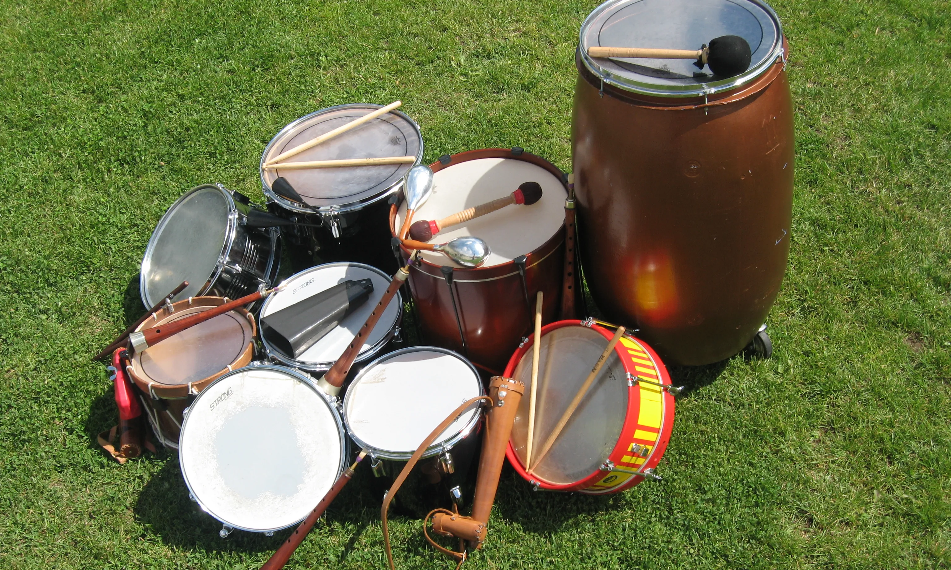 Instruments de música tradicional catalana. Font: web de l'Associació Gralles i Tabals Mal de Cap
