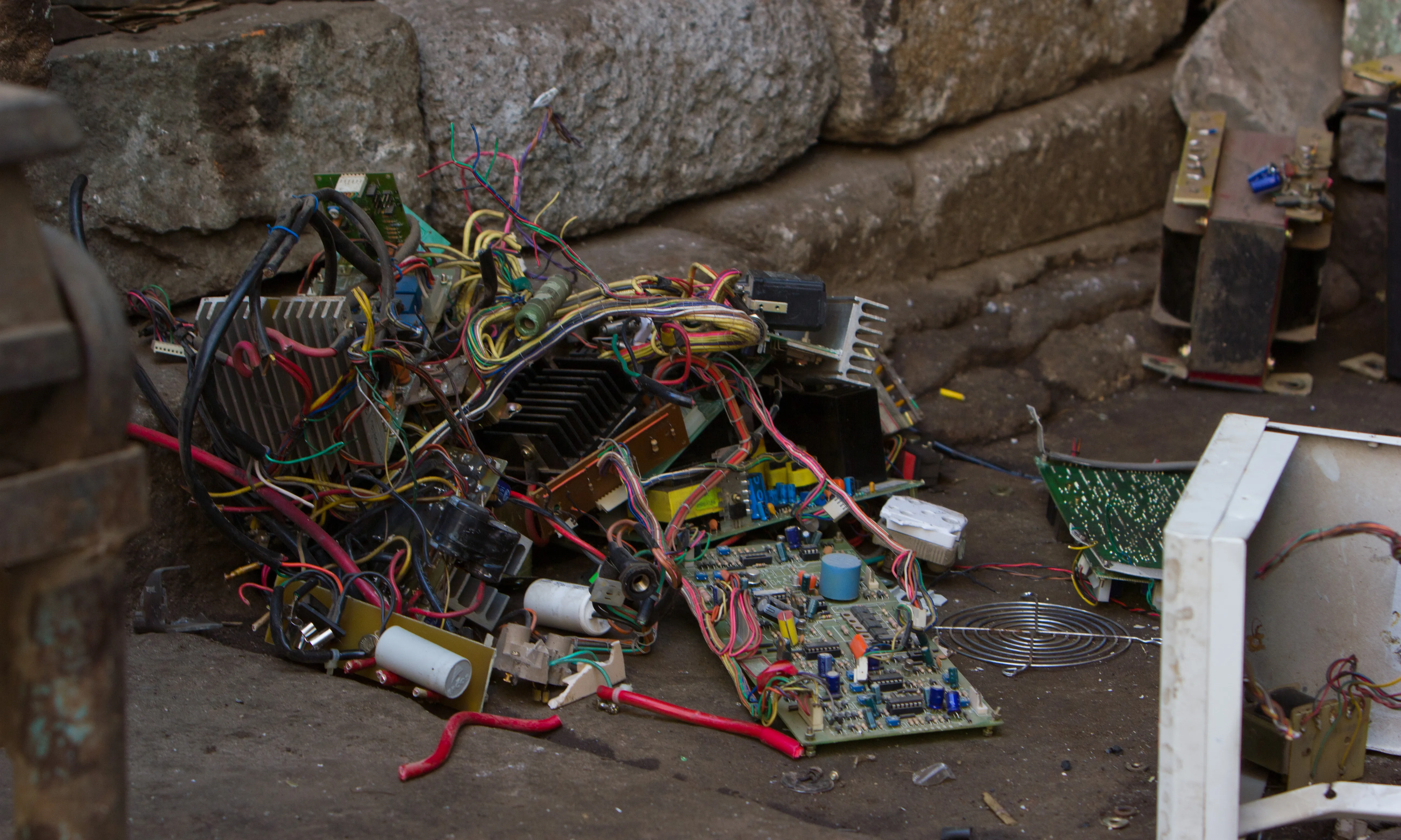 Deixalles electròniques. Fotografia de Victorgrigas https://en.wikipedia.org/wiki/User:Victorgrigas
