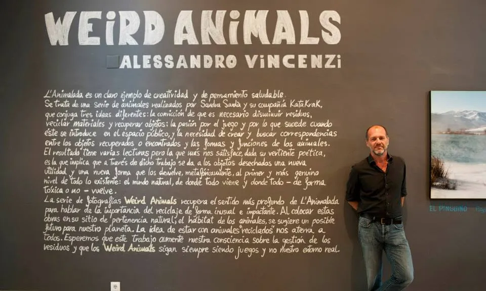 El fotògraf Alessandro Vincenci ha col·locat els jocs-animals de Katakrak a la natura