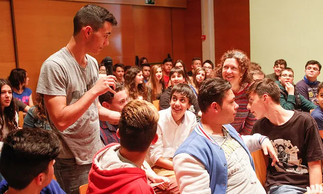 Participants del projecte Imagina, que pretén que els participants construeixin futur, participin, liderin, i s'impliquin en la seva ciutat. Foto: Ajuntament de Sant Boi