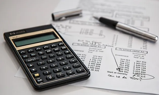 Imatge calculadora i comptes. Font Pixabay