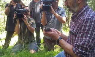 En un dels capítols hi col·labora el Parc Natural de l'Alt Pirineu amb l'anellament de polls de mussol pirinenc amb l'associació naturalista la Paniquella.