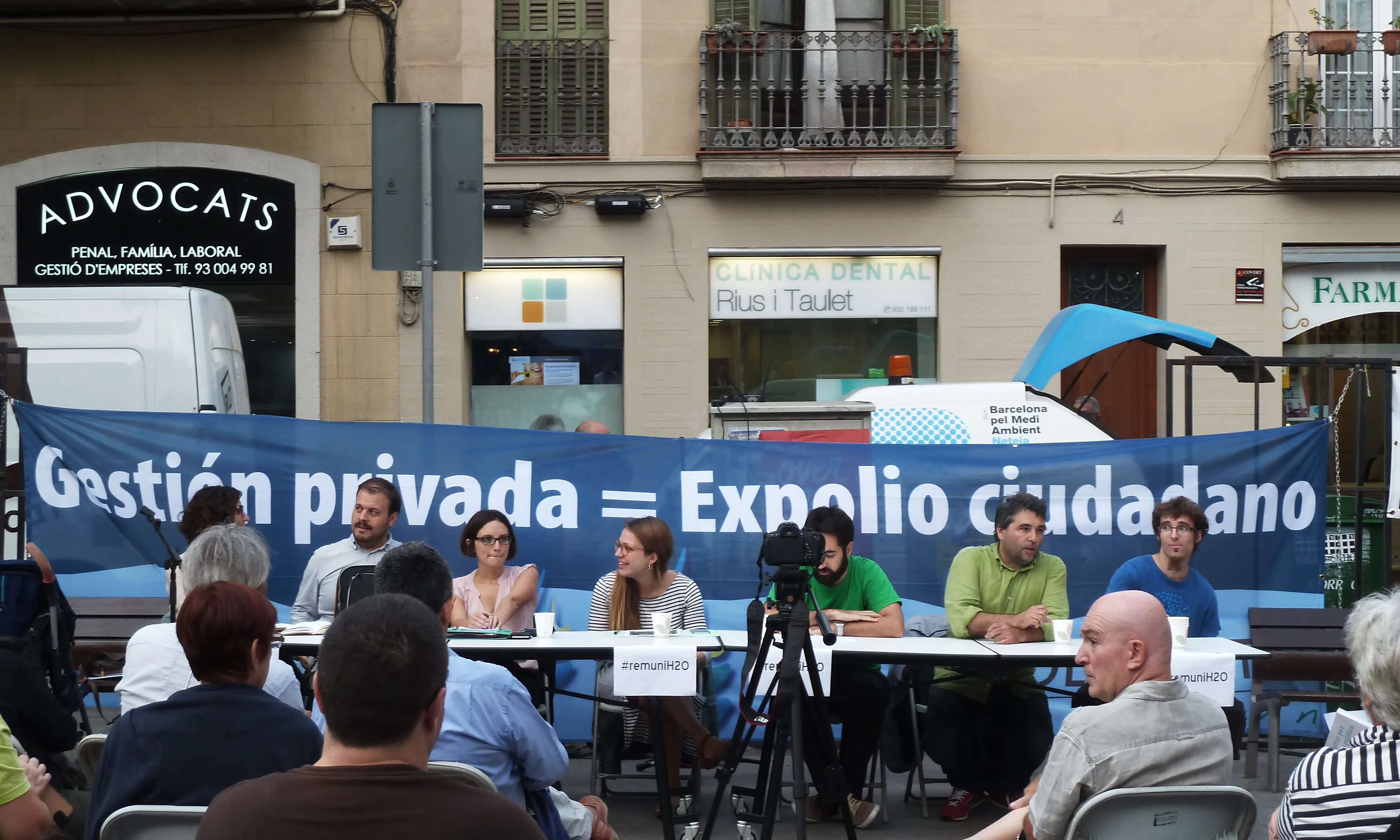 Ponents a l'acte de la Plaça de la Vila de Gràcia (Font: Elena Albouy)