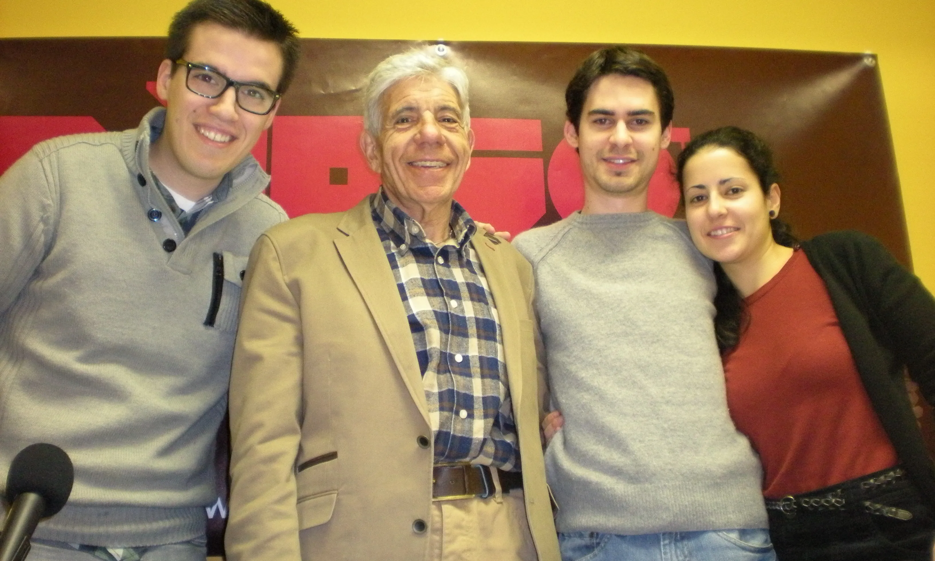 Equip de Ràdio Ateneu del Clot amb el dr. Estivill (font: Ràdio Ateneu del Clot)