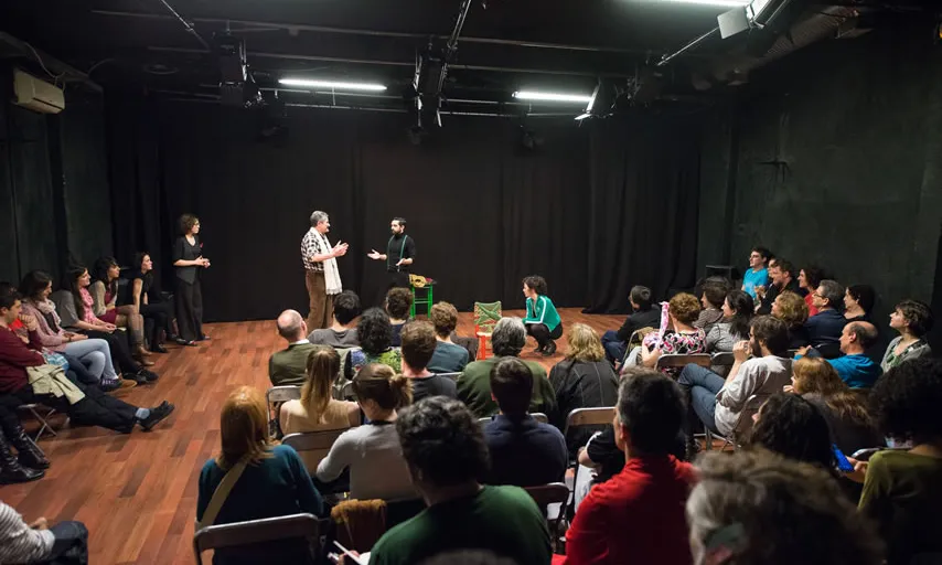 "¿Qué hacemos con la abuela?", de The Cross Border Project.