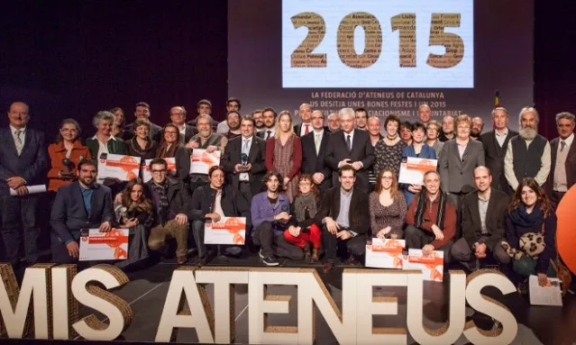 Fotografia conjunta de l'acte dels Premis Ateneus 2014 (font: FAC)