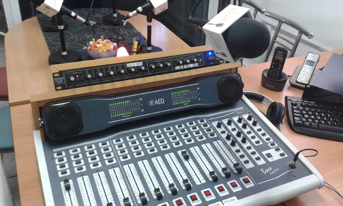 Control i locutori de Ràdio Trinitat Vella