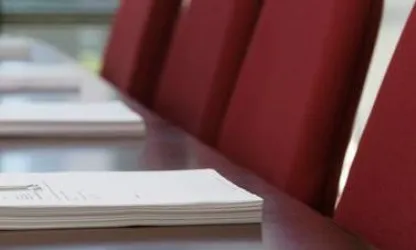 Taula i cadires. Font: Down Cáceres