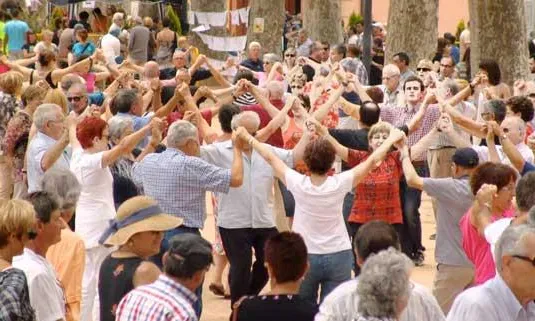 Més de 50 edicions porta l'Aplec de la Sardana de La Bisbal (imatge:turismecatala.com)