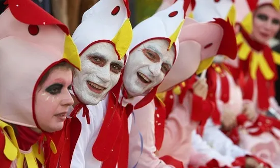 Nombroses colles animen cada any els Carnestoltes de la Costa Brava, com el de Platja d'Aro (imatge:laxarxa.com)