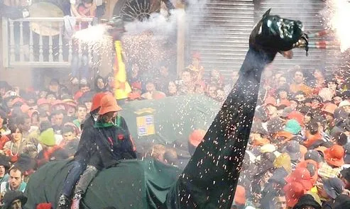 El ball de l'àliga a la Patum de Berga.