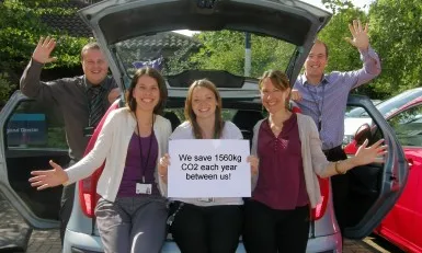 Car Sharing és una estratègia economicament i ambientalment beneficiosa (imatge: positivenews.org)