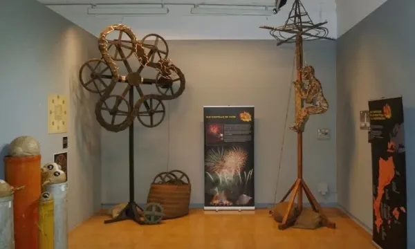 Exposició d'elements de pirotècnia tradicional. Autor: Lo Carranquer