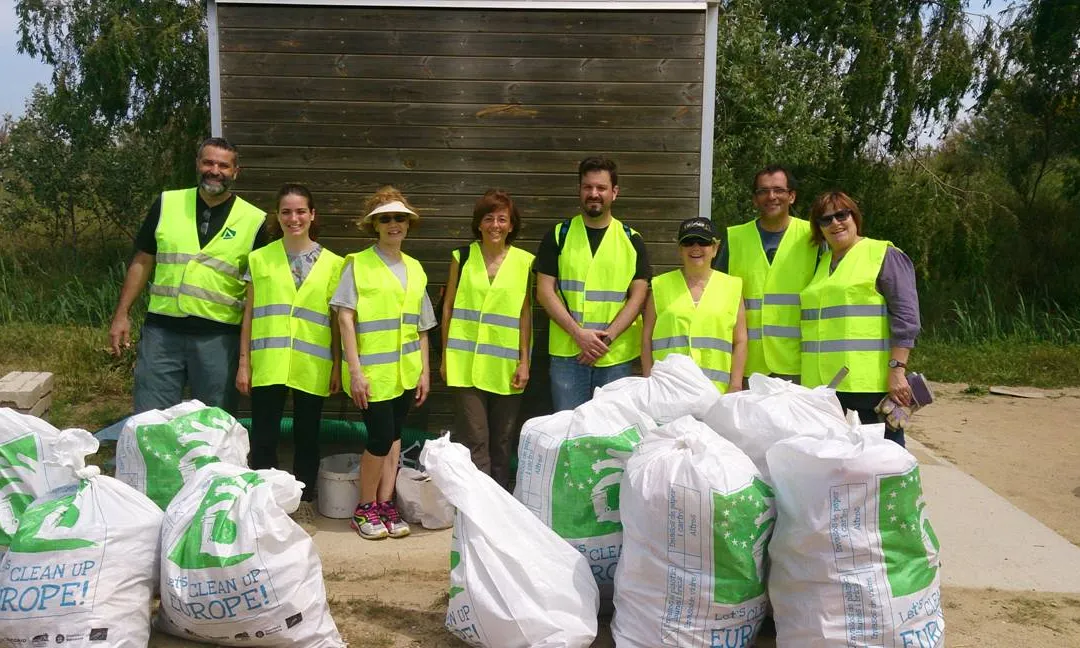 Grup de voluntàries i voluntàries de l'edició de 2014, al Delta del Llobregat
