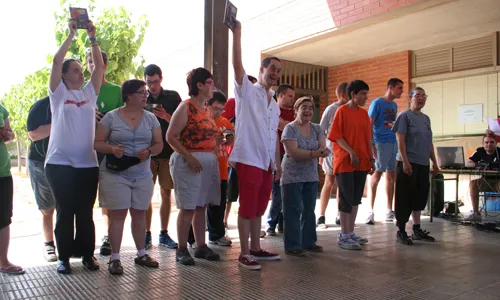 Voluntaris de l'associació Aprodisca que treballa amb persones que tenen una disminució psíquica. Font: Aprodisca.org